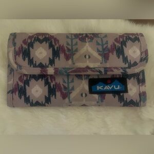 KAVU Geometric wallet in Purple and Blue
